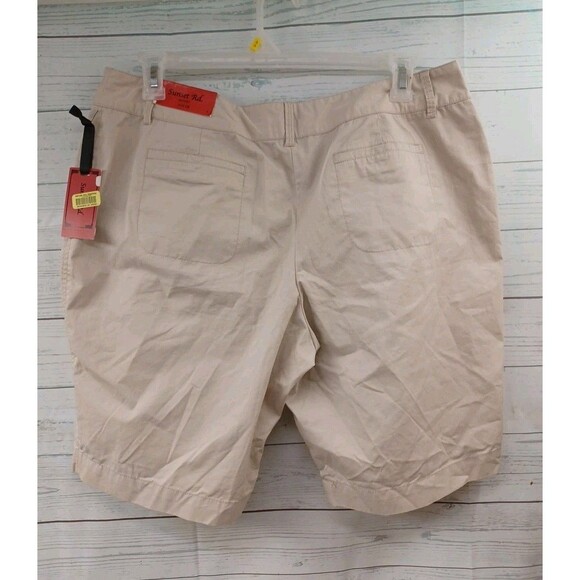 Sunset Rd Womens Bermuda Kakhi Shorts Sz 16 Beige Zip Pockets NWT - Picture 3 of 9